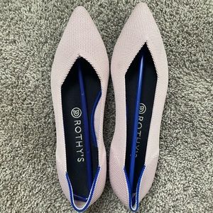 Blush (light pint) pointed toe Rothy’s